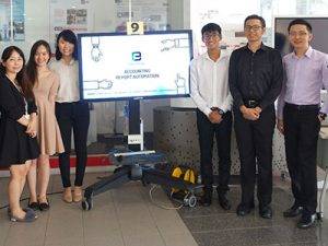 三屹会计公司与一所大学的学生合作开发了一套网络应用程式 三屹会计公司与一所大学的学生合作开发了一套网络应用程式